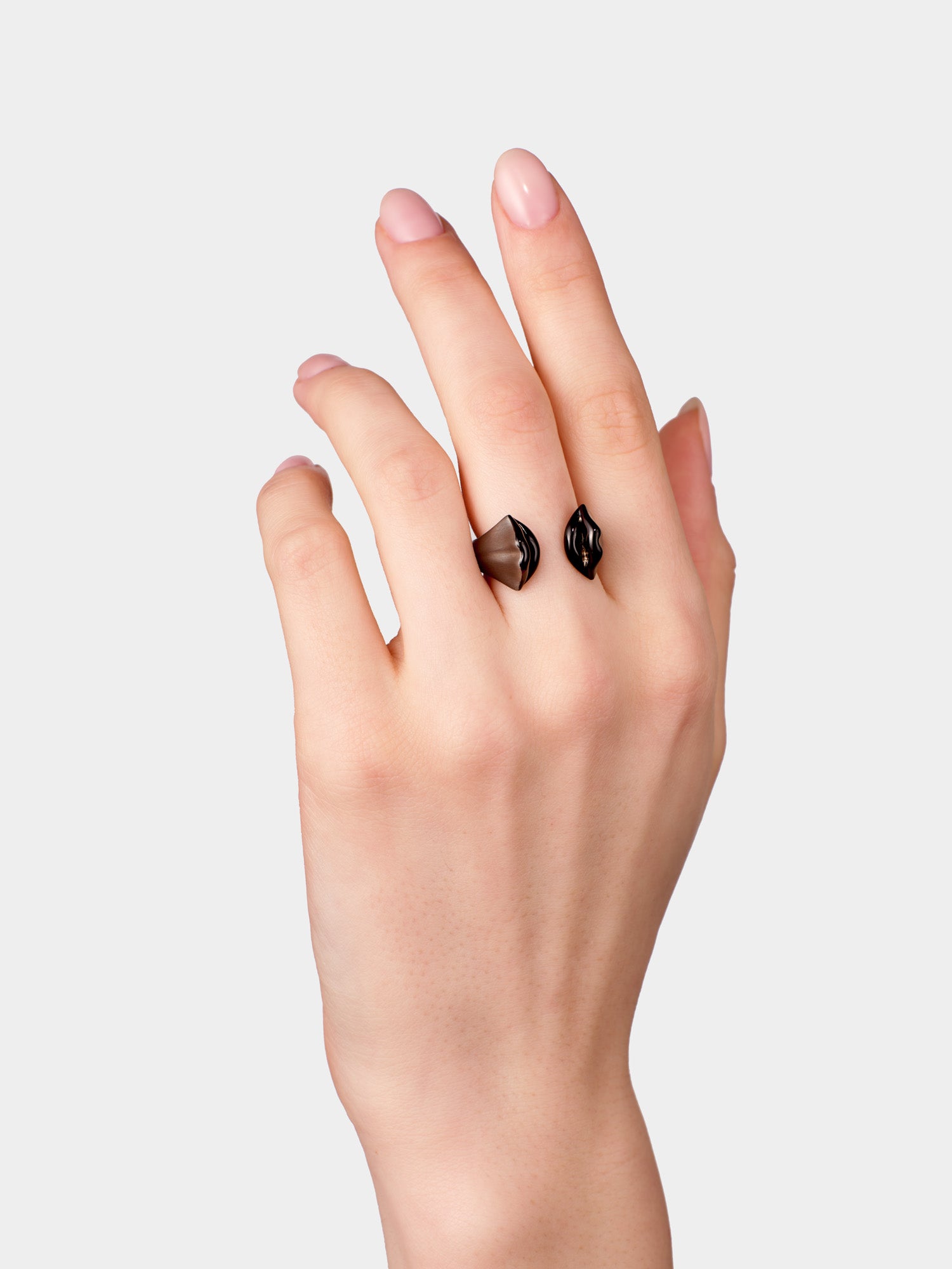 Black Kiss Ring