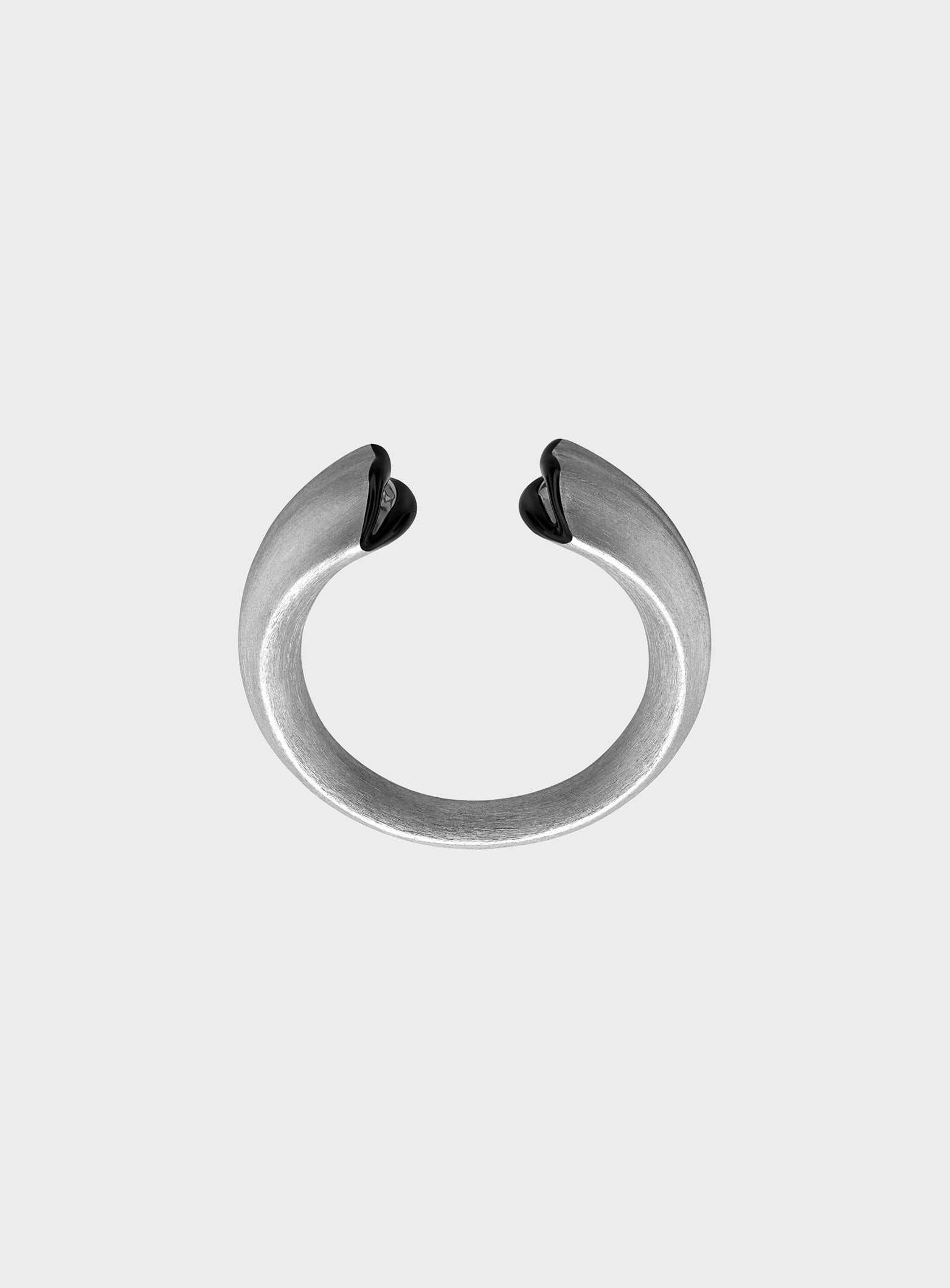 Brushed Silver Kiss Small Ring Black