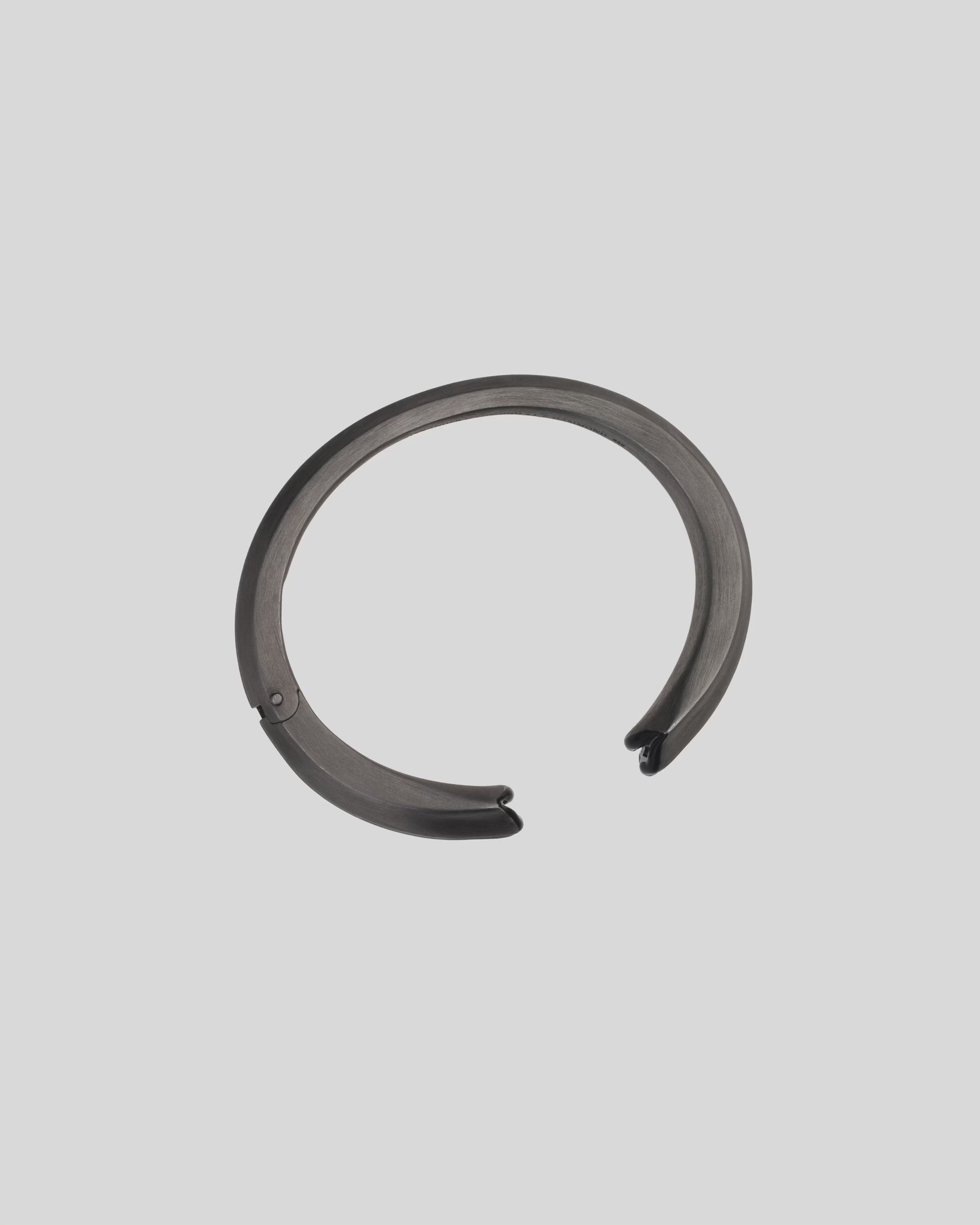 Black Slender Kiss Bangle